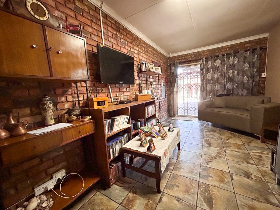 3 Bedroom Property for Sale in Kannoniers Park North West